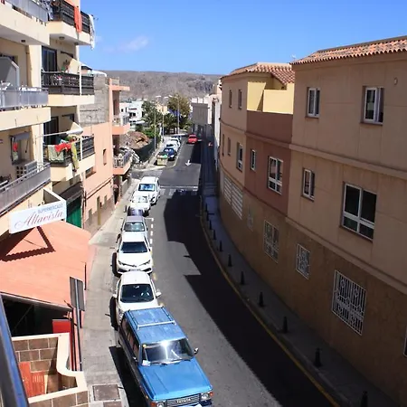 アパート House *